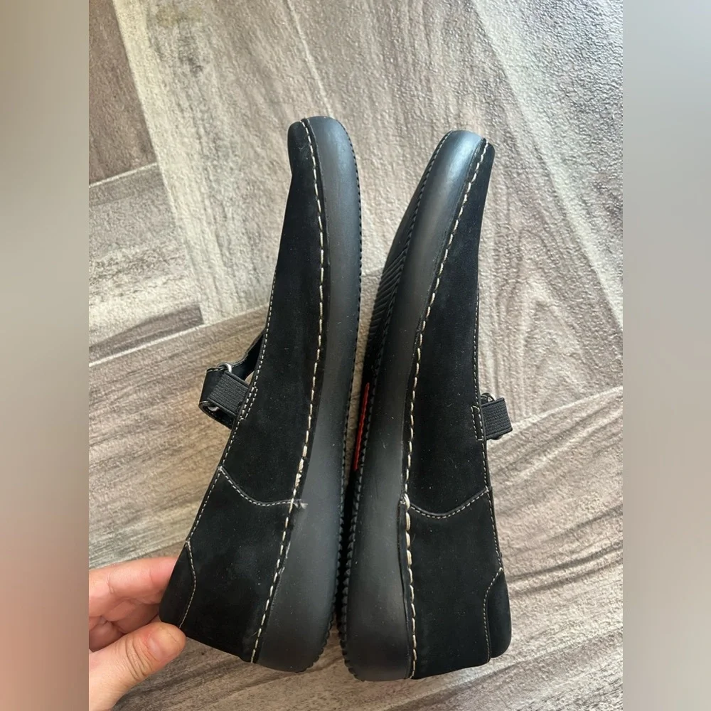 Vionic Flats - Picture 8 of 10